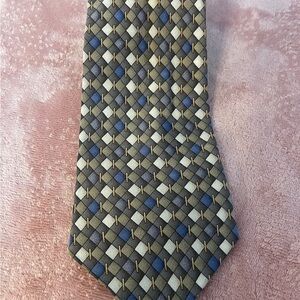 Sophisticated Geometric Pattern Tie